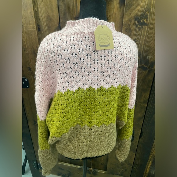 ColorBlock Knit Sweater - Picture 4 of 9